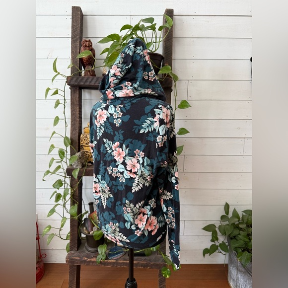 Calvin Klein Performance Floral Top - Teal with Pink Accents - Picture 12 of 17